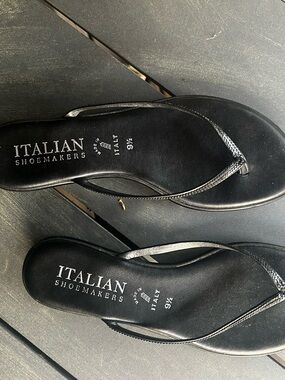 Italian Shoemakers Black Leather Thong Sandals